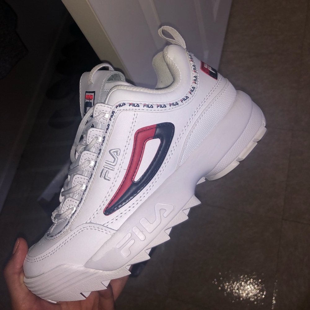 hi selling these filas!